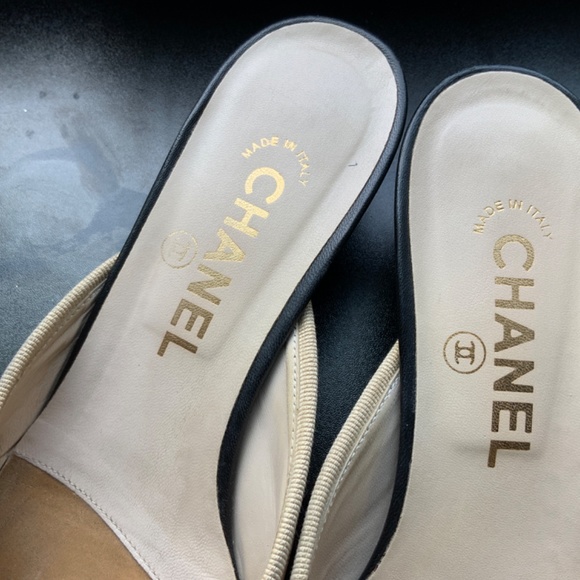 CHANEL 2005 CC Cap-Toe Slide Mules Size: 38 - Picture 3 of 7